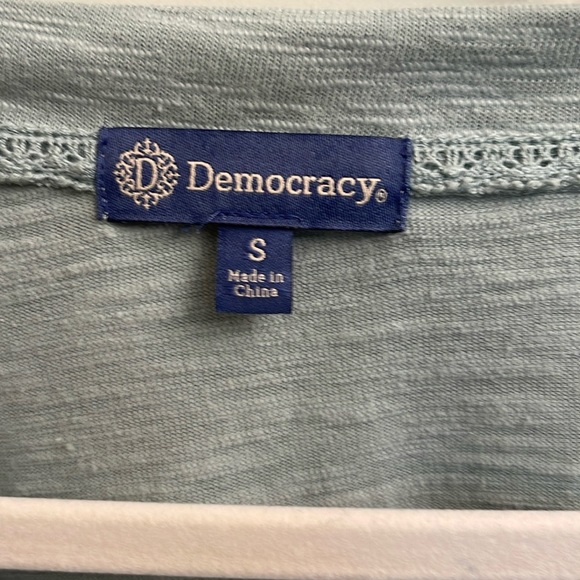 Democracy light green pullover with fancy shoulders top S - Picture 3 of 5